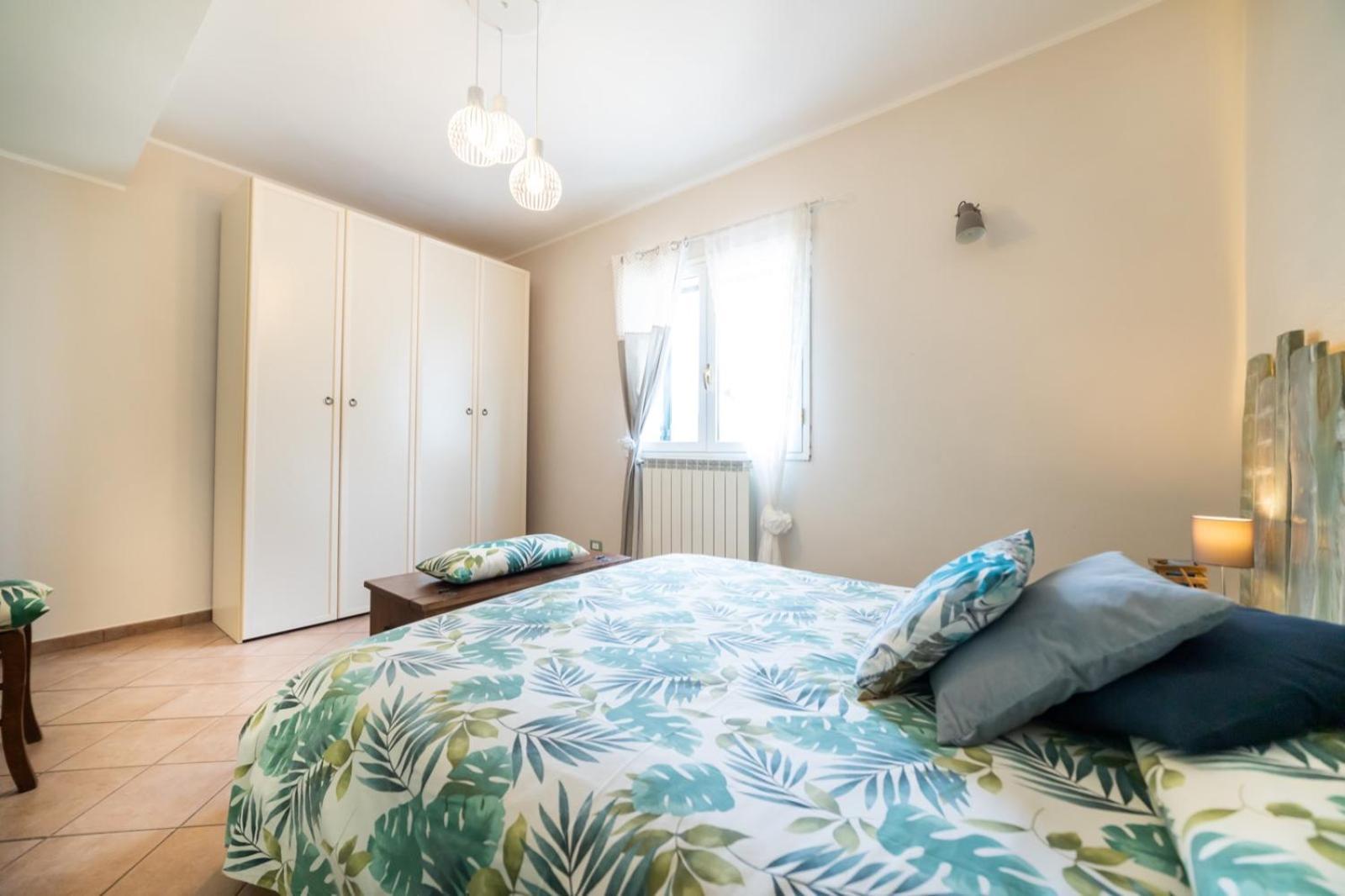 Chez Elle Apartment Imperia Room photo
